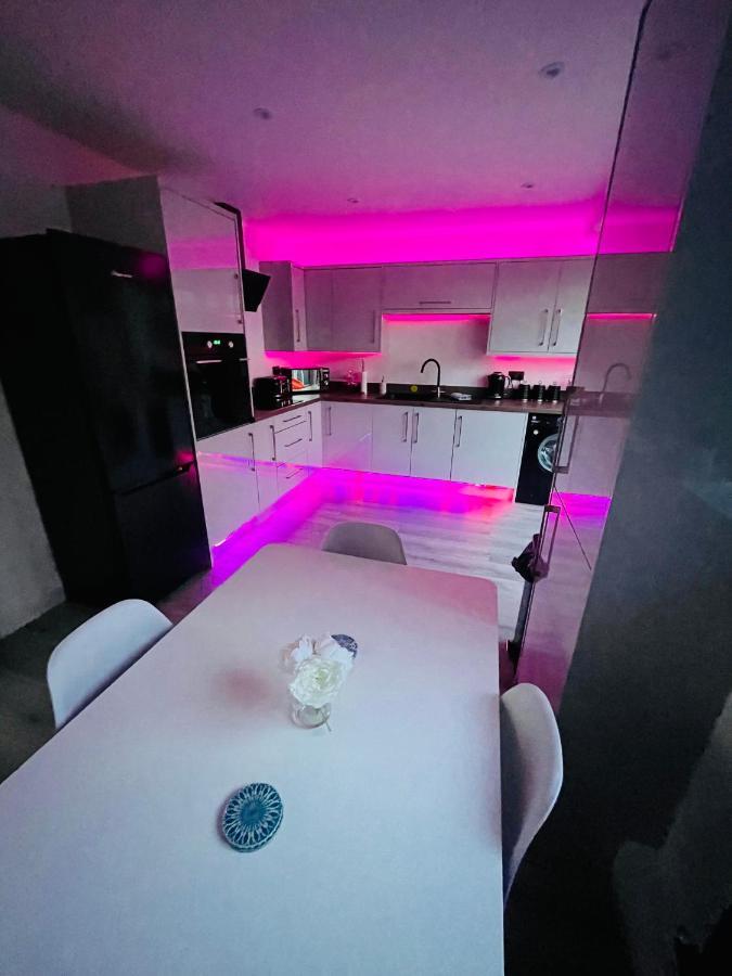 Brand New Modern 3 Bedroom Home แบล็คพูล ภายนอก รูปภาพ