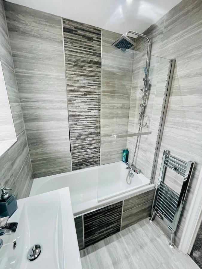 Brand New Modern 3 Bedroom Home แบล็คพูล ภายนอก รูปภาพ