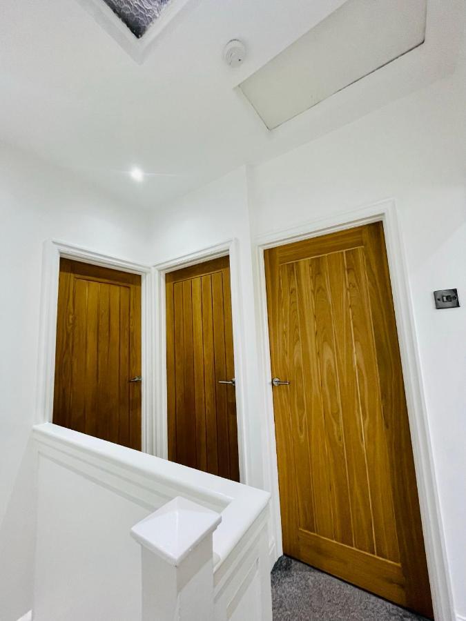 Brand New Modern 3 Bedroom Home แบล็คพูล ภายนอก รูปภาพ